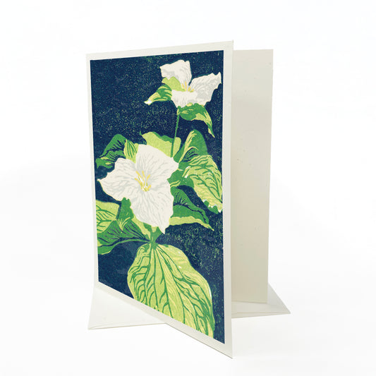A blank A6 greeting card featuring a block print of two trillium flowers.